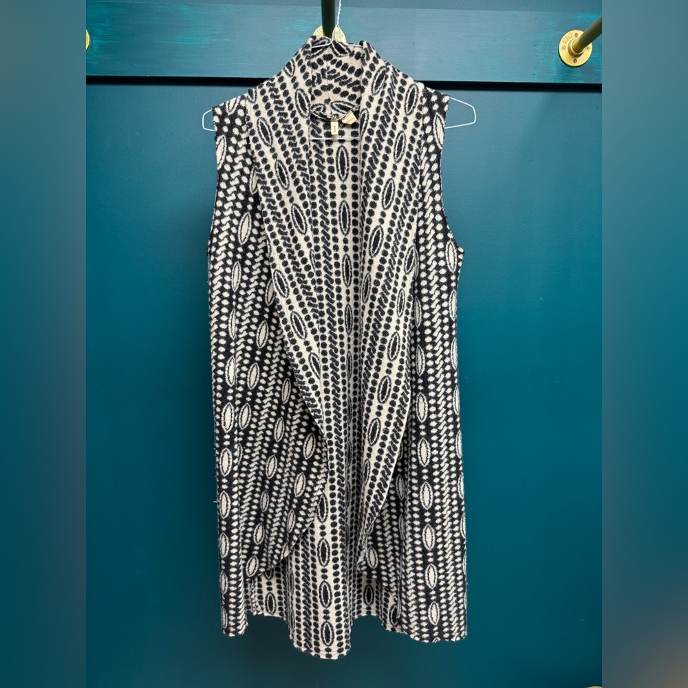 Anthropologie Black and White Patterned Knitwear vest